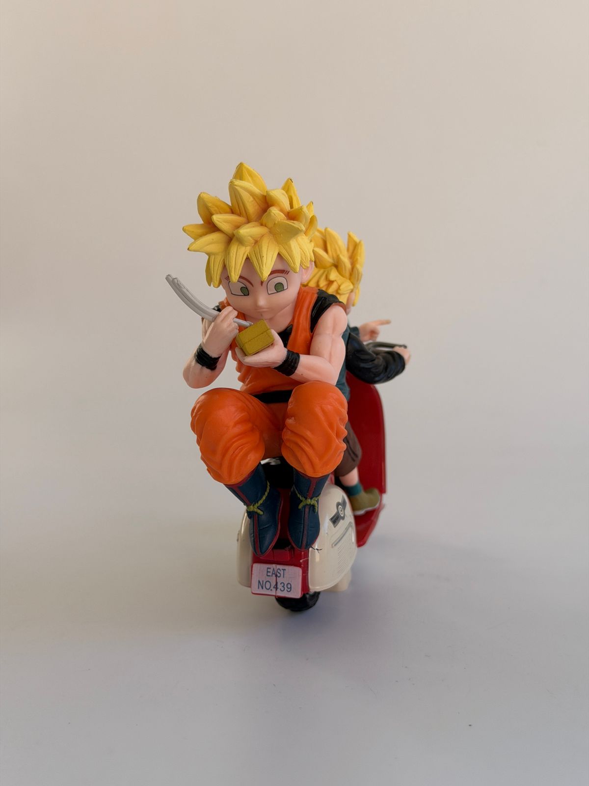 Goku y Gohan en moto 14cm 31830
